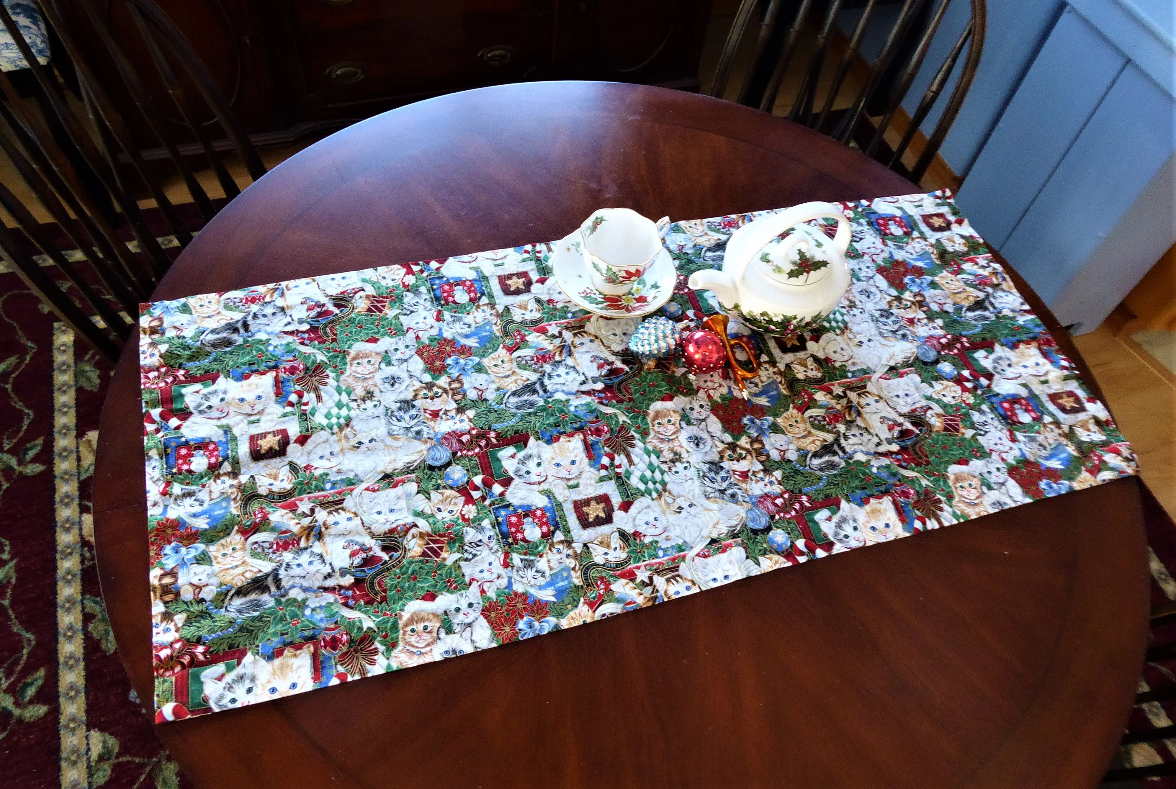 Christmas Kitties Table Runner 39 Inches By 18 Inches Jenny Newland Gold Metallic Handmade