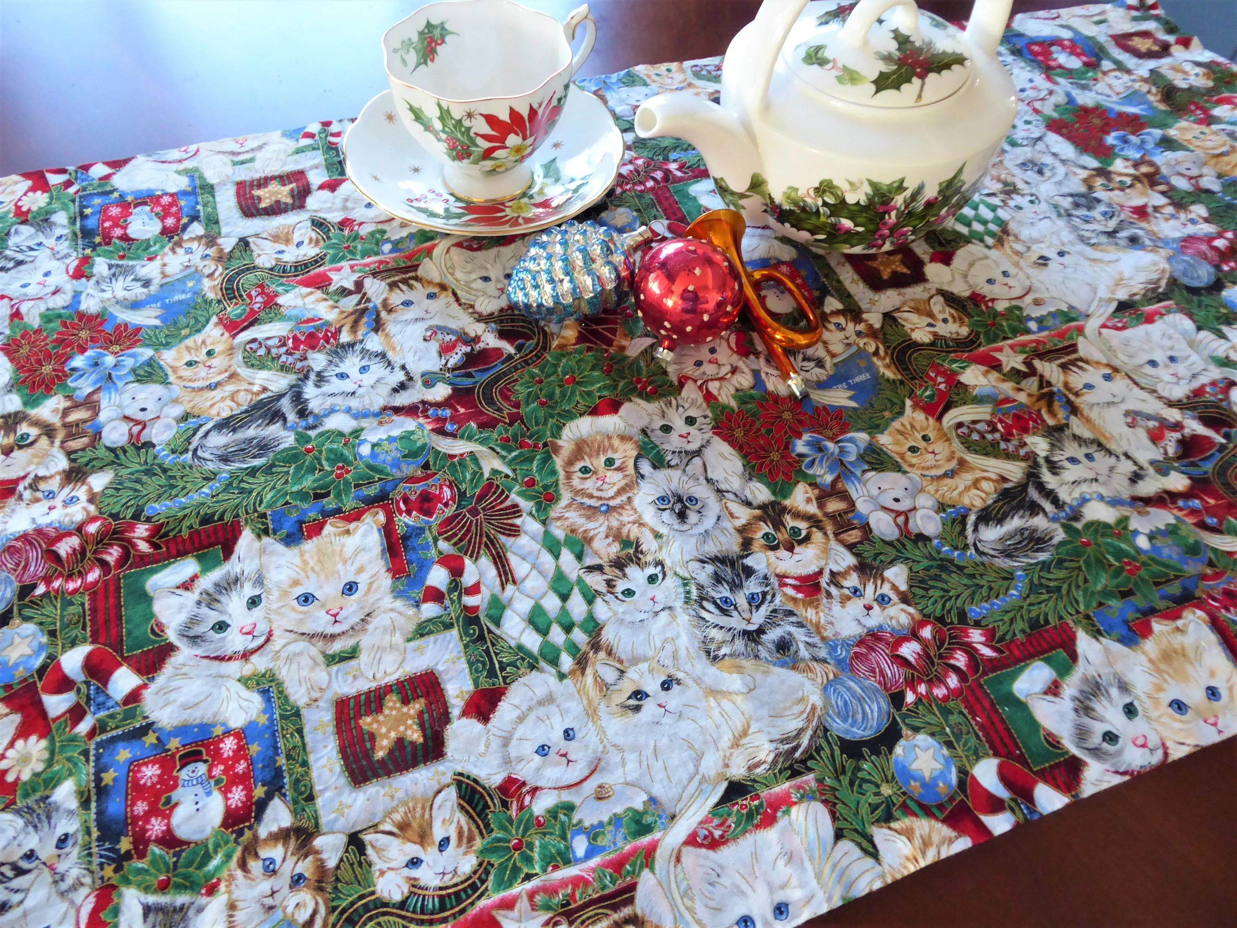 Christmas Kitties Table Runner 39 Inches By 18 Inches Jenny Newland Gold Metallic Handmade