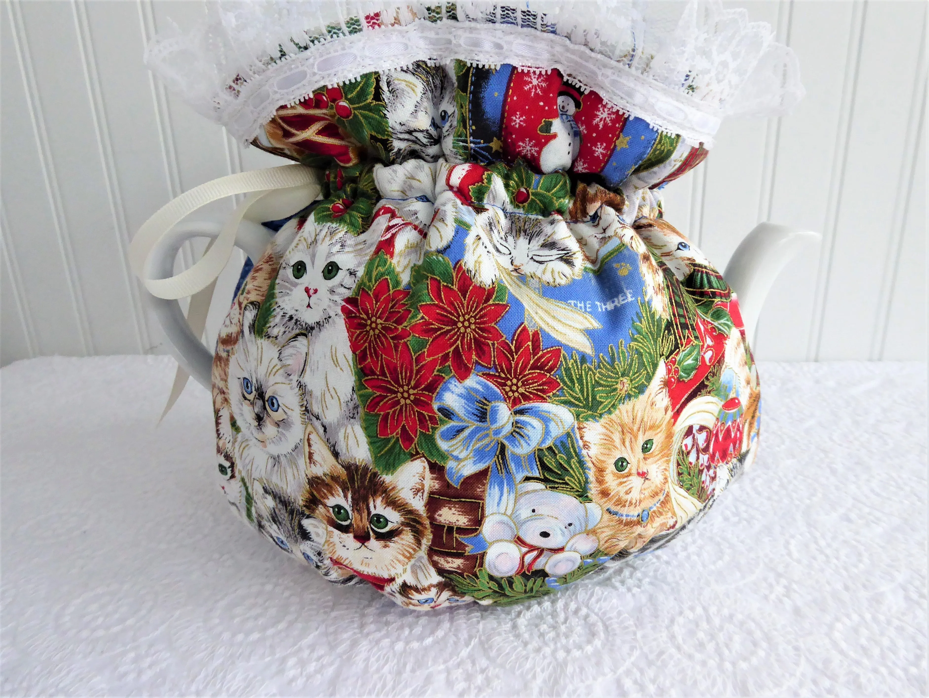 Christmas Kitties Tea Cozy Set Cosy Trivet 2 Mug Mats Gold Metallic Handmade Reversible