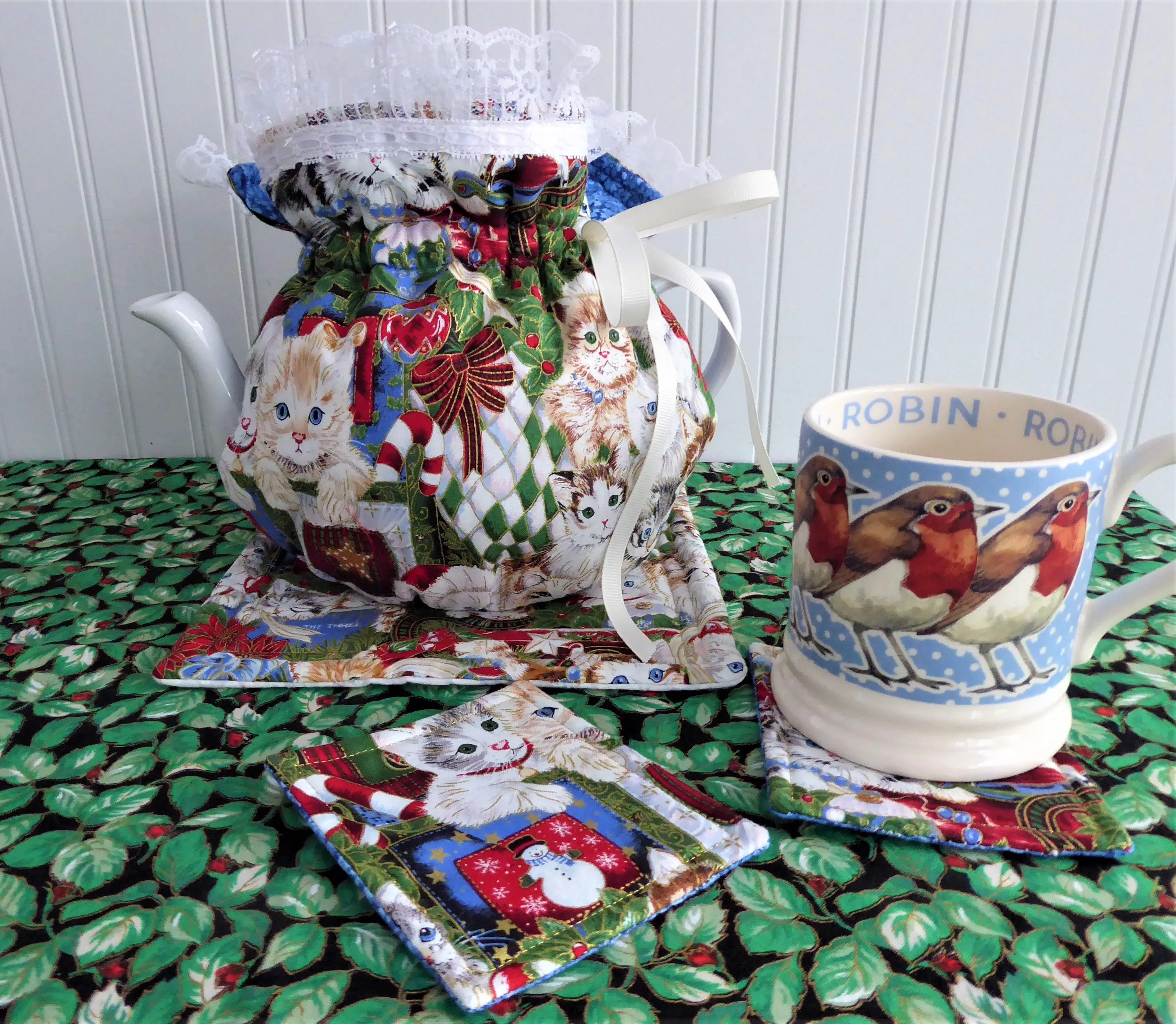 Christmas Kitties Tea Cozy Set Cosy Trivet 2 Mug Mats Gold Metallic Handmade Reversible