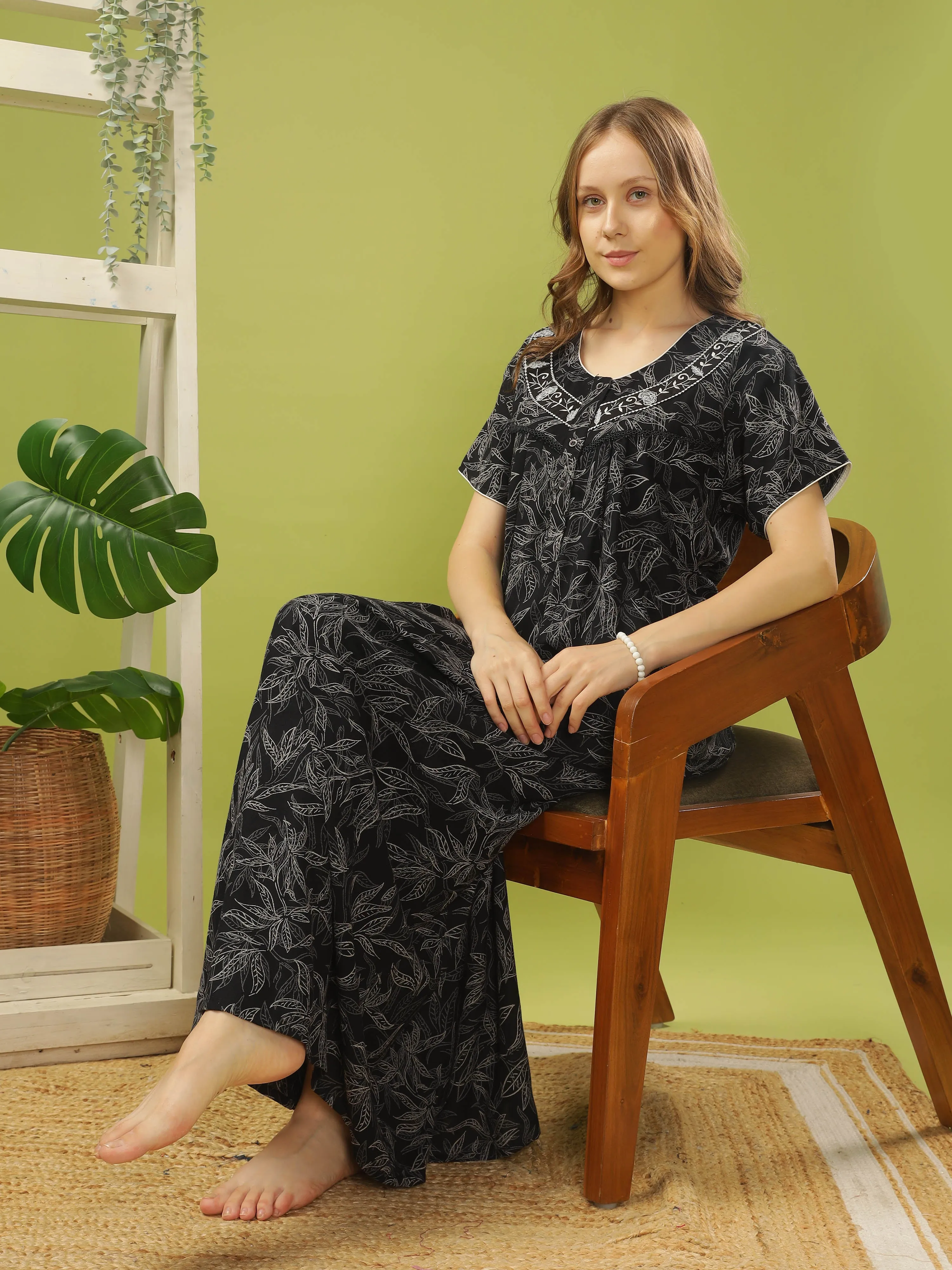 Elegant Black Alpine Pleated Nighty  Comfort Meets Style