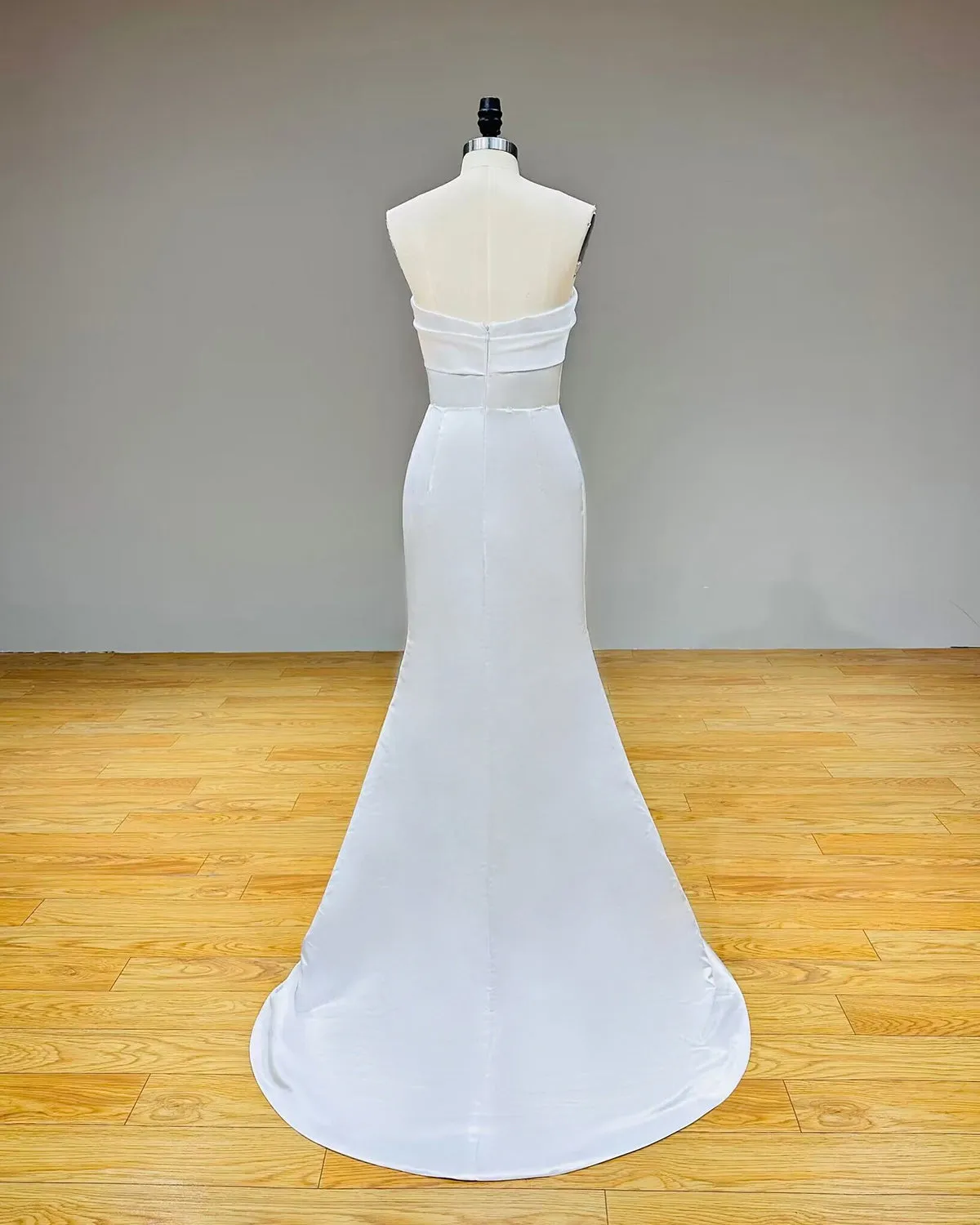 Elegant Satin Mermaid Wedding Dress with Detachable Train and Bow Back for a Modern Bridal Look