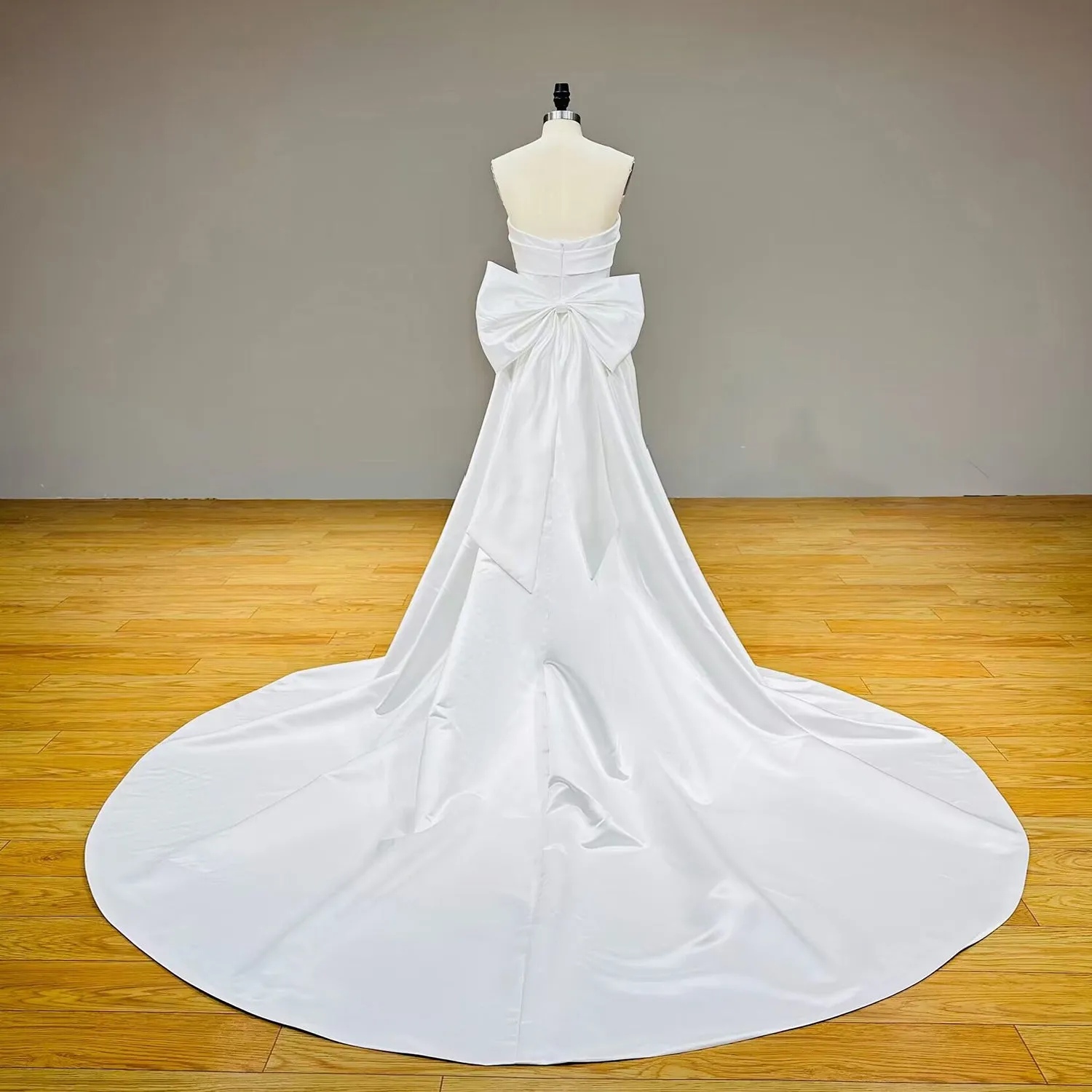 Elegant Satin Mermaid Wedding Dress with Detachable Train and Bow Back for a Modern Bridal Look