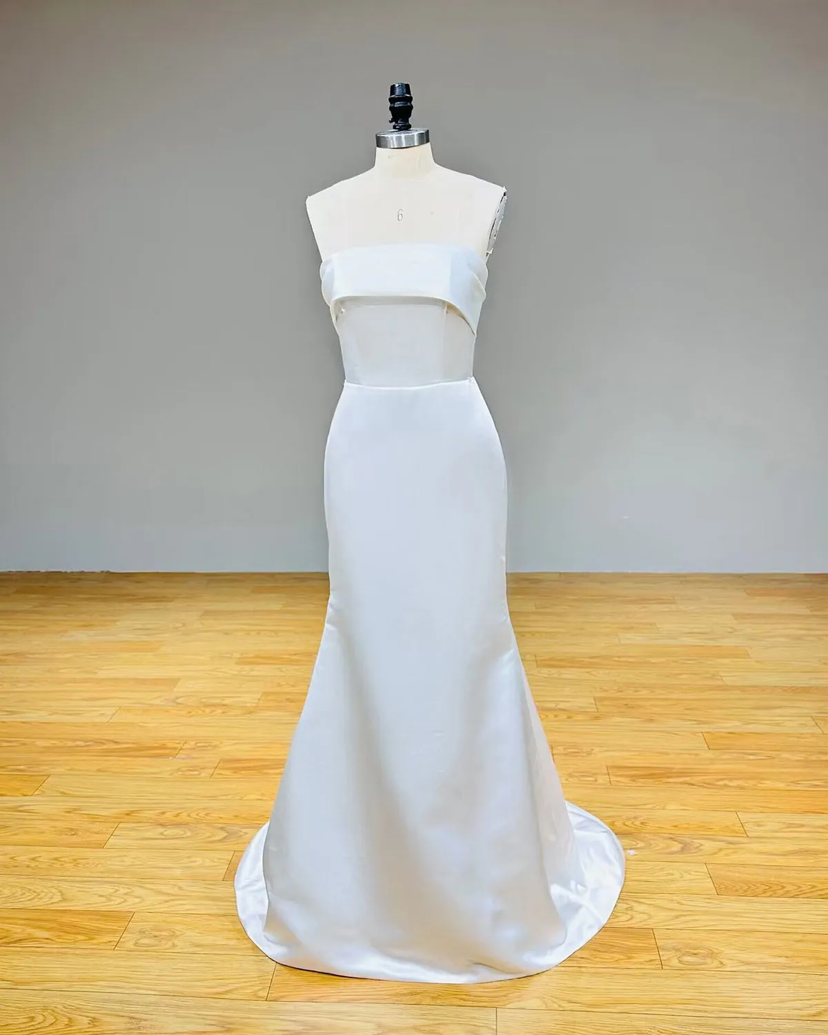 Elegant Satin Mermaid Wedding Dress with Detachable Train and Bow Back for a Modern Bridal Look