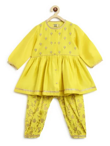 Girls Combo Co-ord Set And Bow Hairclip Gold Print- Green