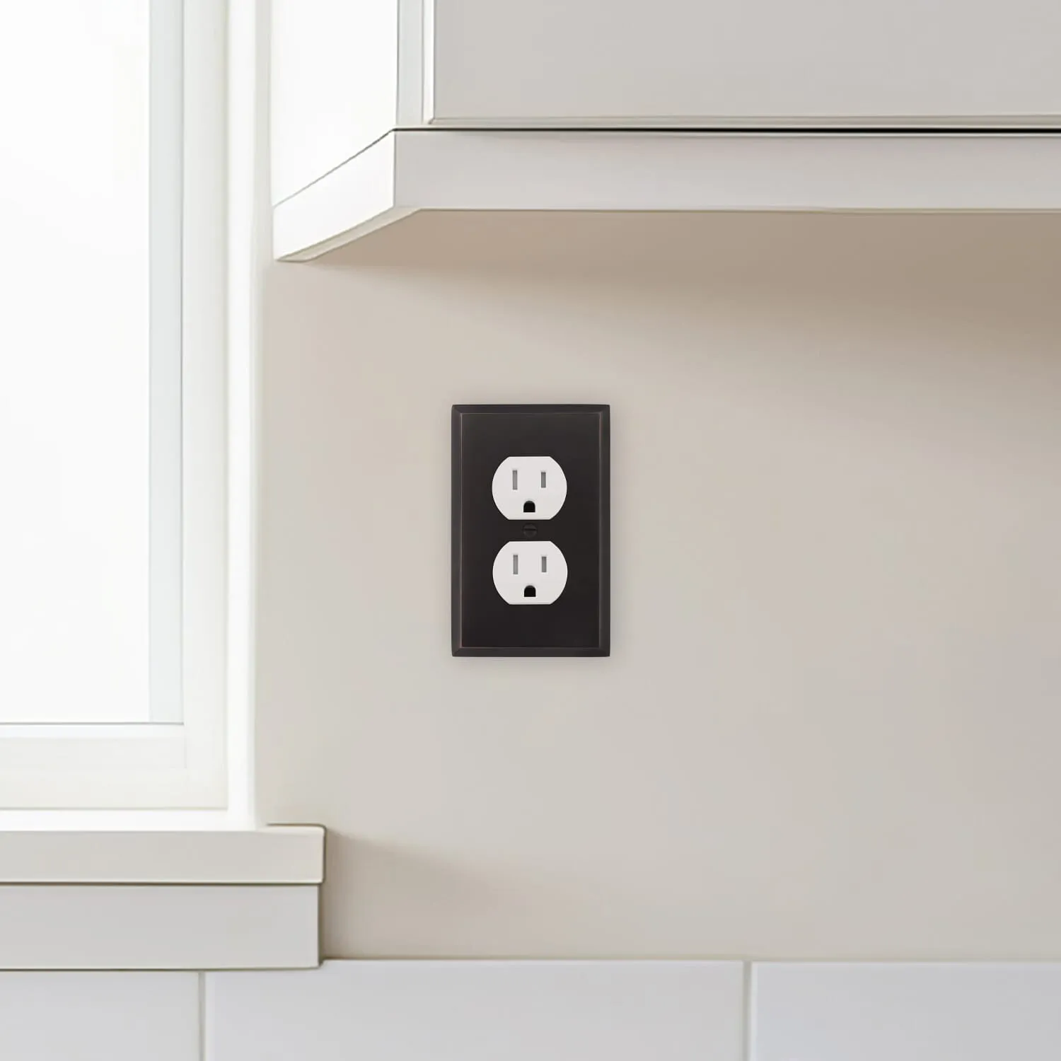 New York Switch Plate with Outlet in Timeless Bronze