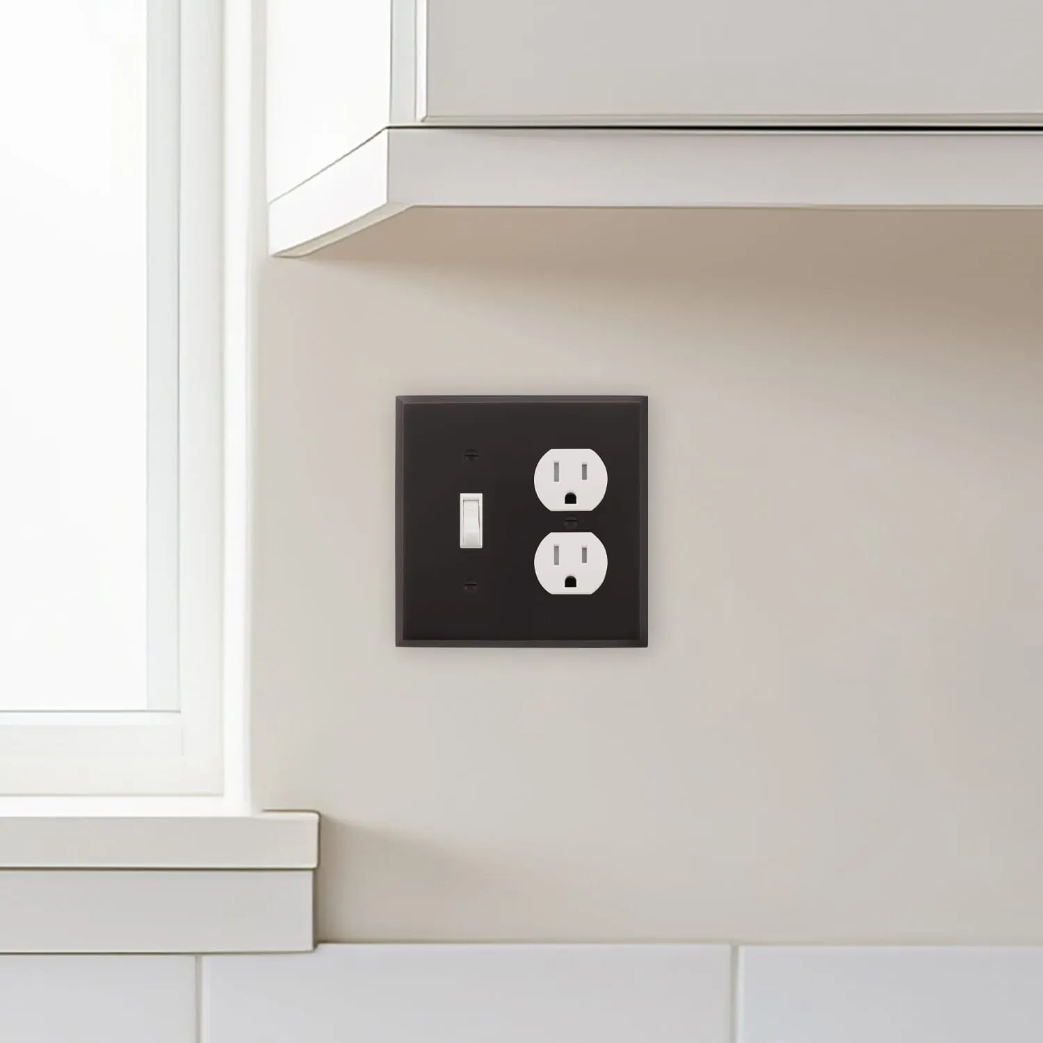 New York Switch Plate with Toggle and Outlet in Timeless Bronze